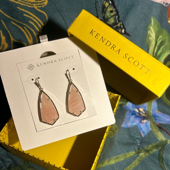 NWT Retired Kendra Scott Carla Earrings in Rose Quartz & Gold. - Picture 4 of 5